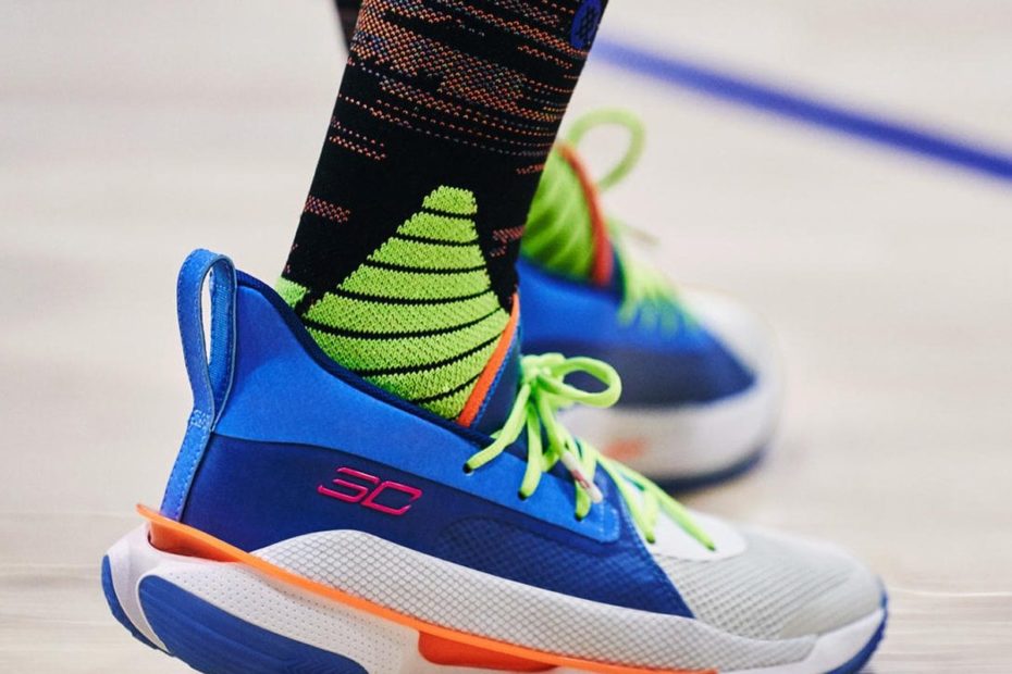 Under Armour Curry 7: Hiệu Suất Hoàn Hảo Trên Sân Cỏ