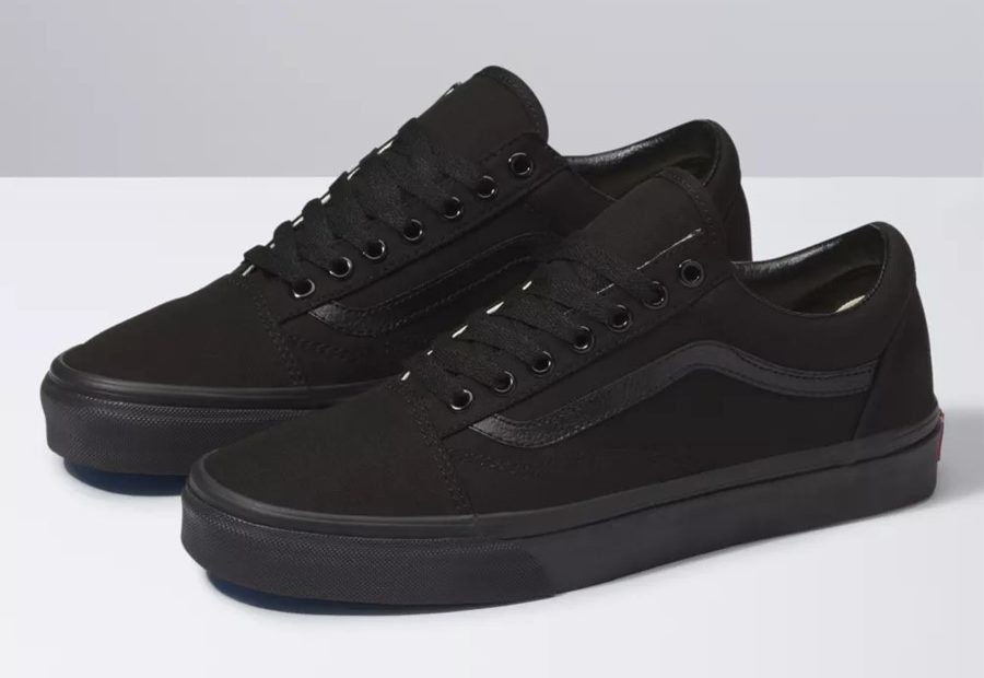 Vans Shoes All Black: Bước Đi Thời Trang Đen Trắng