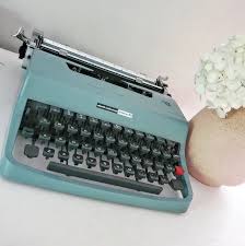 1965 Olivetti Lettera 32 – Old Bobs Old Typewriters